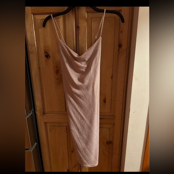 Reduced!!  David’s Bridal Size 6 Champagne pink Sparkly Semi Dress - Picture 2 of 5